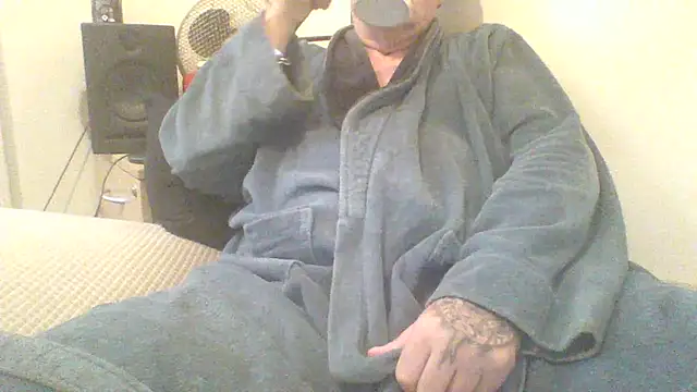 Snapshot of oldenglishguy chatting on 09/20/25, 06:29 oldenglishguy online show from 09/20/25, 06:29
