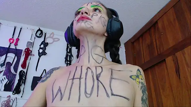 Eloise-brown online show from 02/15/25, 11:03