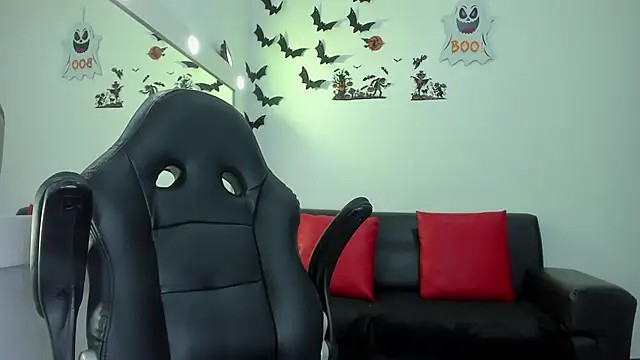 roxanne jones1 online show from 10/31/25, 09:22