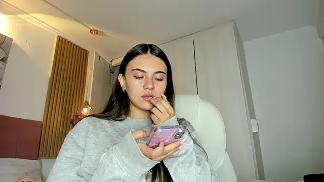 mia nevaeh online show from 04/05/26, 08:37