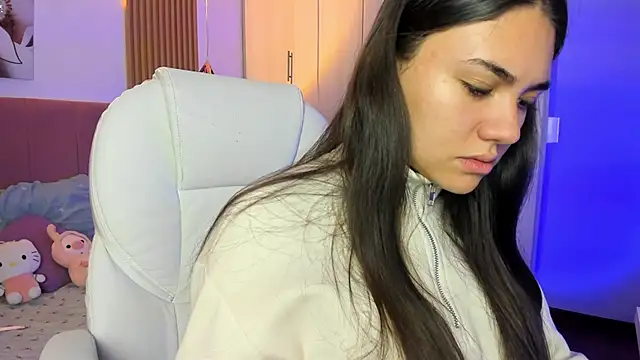 mia nevaeh online show from 10/27/25, 09:16