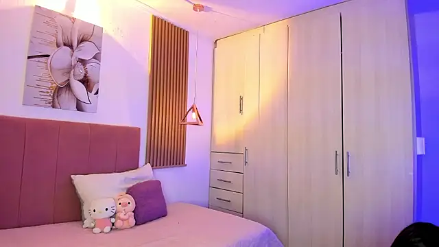 mia nevaeh online show from 11/14/25, 04:10