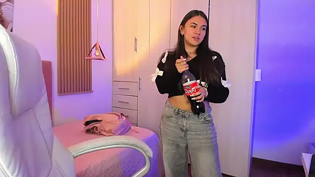 mia nevaeh online show from 10/29/25, 09:36