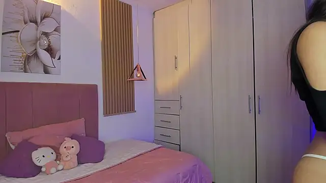 mia nevaeh online show from 10/14/25, 09:04