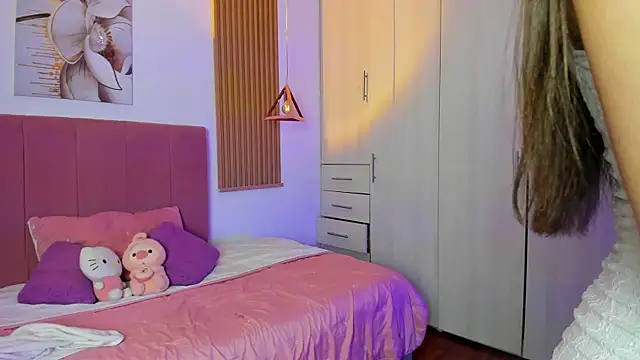 mia nevaeh online show from 10/11/25, 08:21