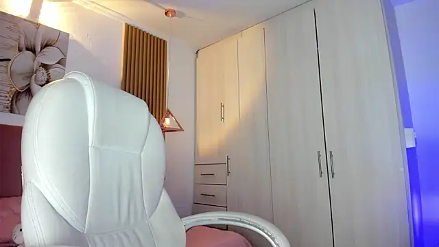 mia nevaeh online show from 03/30/26, 10:44