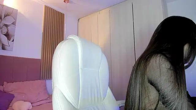 mia nevaeh online show from 04/12/26, 07:39