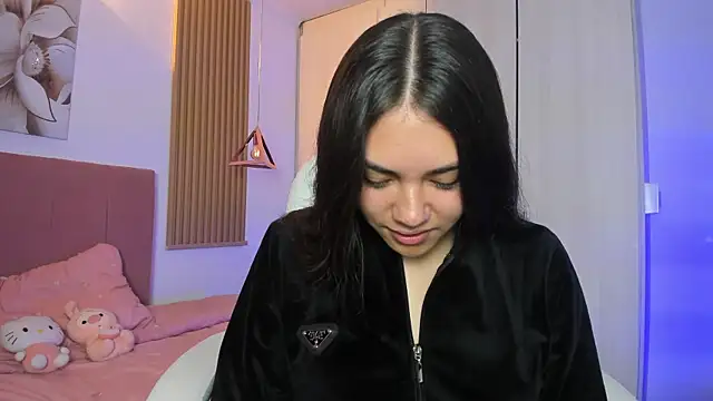 mia nevaeh online show from 10/21/25, 08:41