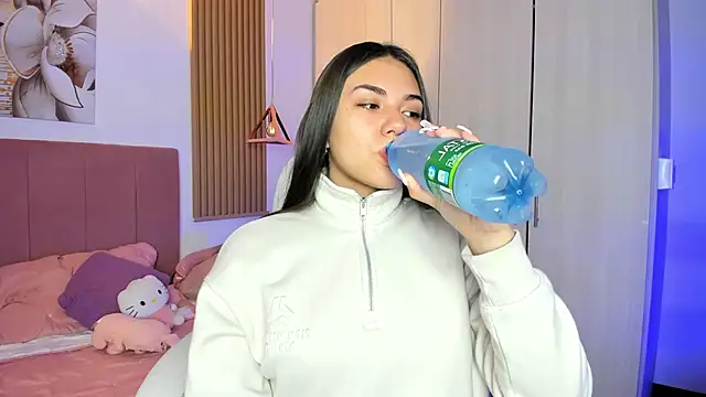 mia nevaeh online show from 10/23/25, 08:18