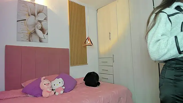 mia nevaeh online show from 09/16/25, 08:10