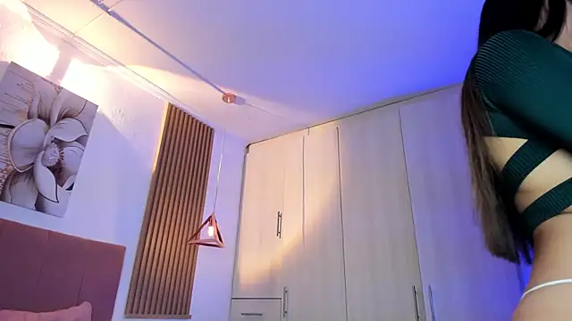 mia nevaeh online show from 12/20/25, 10:12