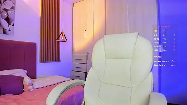 mia nevaeh online show from 10/26/25, 08:42