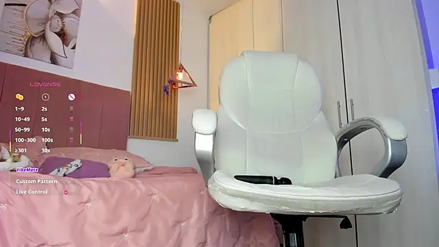 mia nevaeh online show from 04/01/26, 03:41