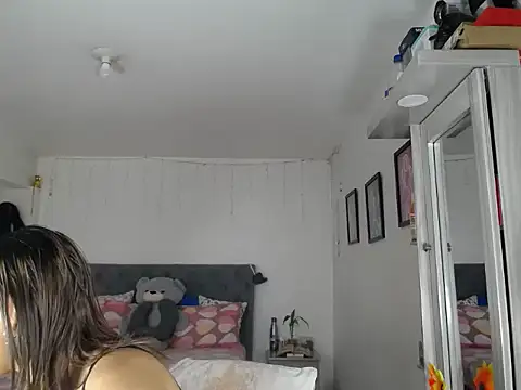 Corina hot online show from 09/24/25, 08:37