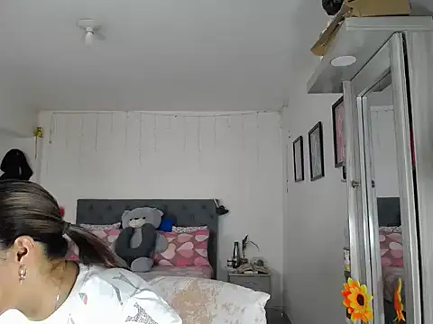 Corina hot online show from 09/22/25, 07:20