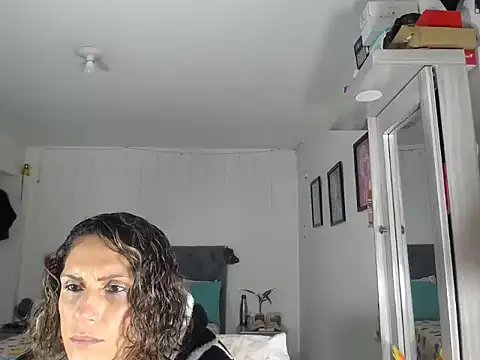 Corina hot online show from 10/16/25, 10:40