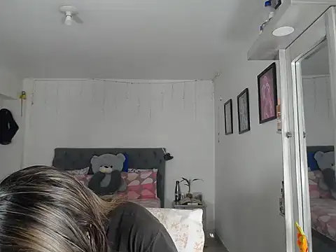 Corina hot online show from 10/04/25, 08:54