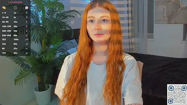 Snapshot of Freckle_Diyana chatting on 02/24/25, 01:46 Freckle Diyana online show from 02/24/25, 01:46