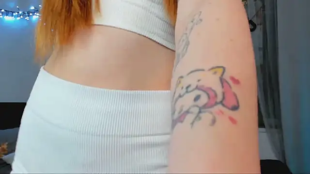 Snapshot of Freckle_Diyana chatting on 02/16/25, 10:22 Freckle Diyana online show from 02/16/25, 10:22