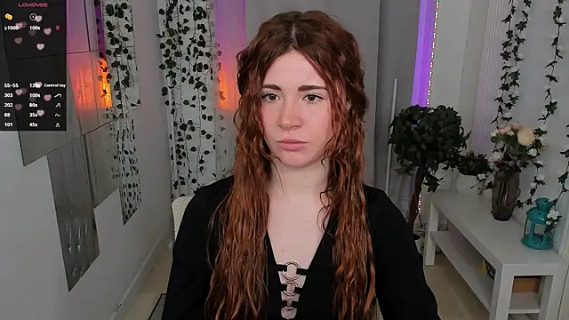 Snapshot of Freckle_Diyana chatting on 11/21/25, 04:28 Freckle Diyana online show from 11/21/25, 04:28