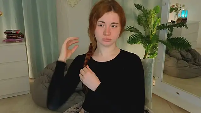 Snapshot of Freckle_Diyana chatting on 06/01/26, 02:01 Freckle Diyana online show from 06/01/26, 02:01