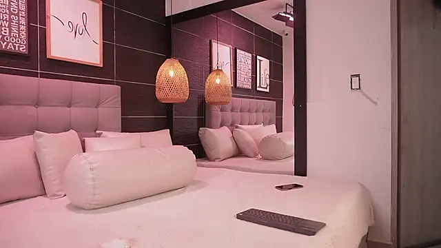 Bella TS  online show from 10/30/25, 10:28