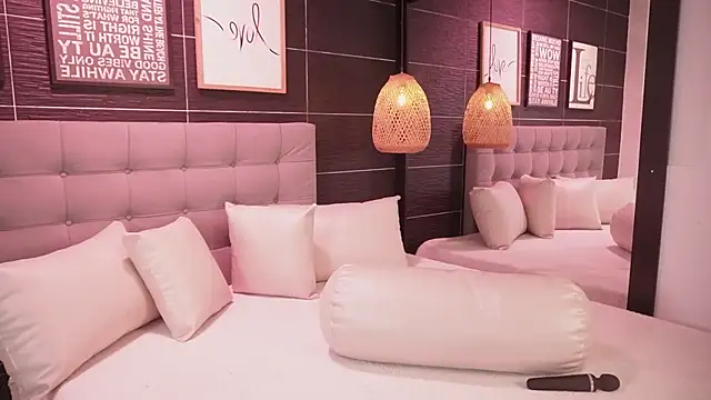 Bella TS  online show from 12/04/25, 09:36