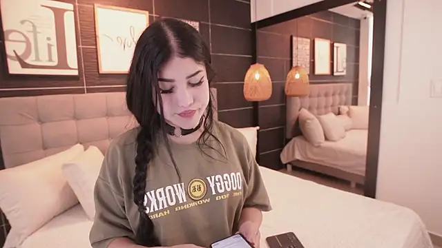 Snapshot of Bella_TS_ chatting on 06/19/26, 09:31 Bella TS online show from 06/19/26, 09:31