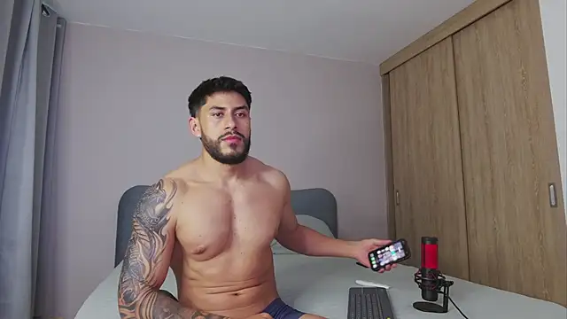 Snapshot of alexxxmachine chatting on 10/17/25, 10:33 alexxxmachine online show from 10/17/25, 10:33