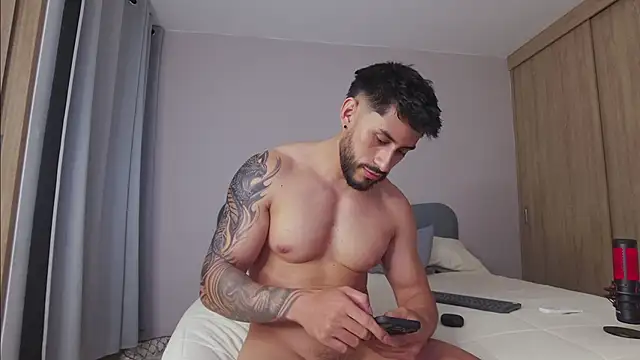 Snapshot of alexxxmachine chatting on 10/11/25, 11:28 alexxxmachine online show from 10/11/25, 11:28