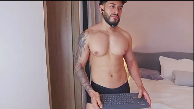 Snapshot of alexxxmachine chatting on 03/29/26, 11:39 alexxxmachine online show from 03/29/26, 11:39