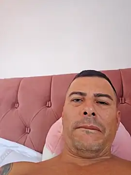 Snapshot of Vini_09 chatting on 04/14/26, 04:23 Vini 09 online show from 04/14/26, 04:23