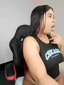 Snapshot of Fanny_Klean chatting on 12/18/24, 06:21 Fanny Klean online show from 12/18/24, 06:21