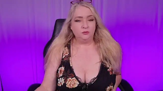 KatDSinclair online show from 03/17/25, 04:01