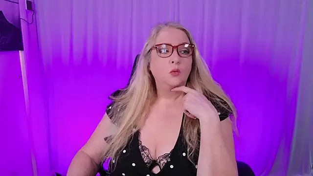 KatDSinclair online show from 02/03/25, 02:13