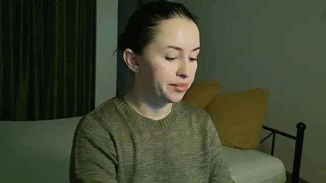Snapshot of VioletCatt chatting on 10/08/25, 05:31 VioletCatt online show from 10/08/25, 05:31