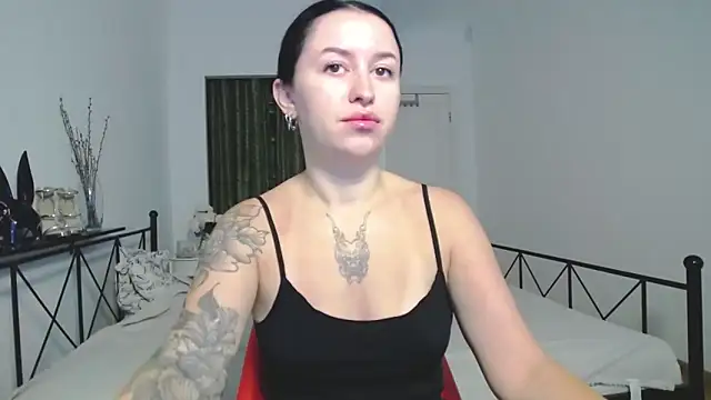 Snapshot of VioletCatt chatting on 09/16/25, 05:52 VioletCatt online show from 09/16/25, 05:52