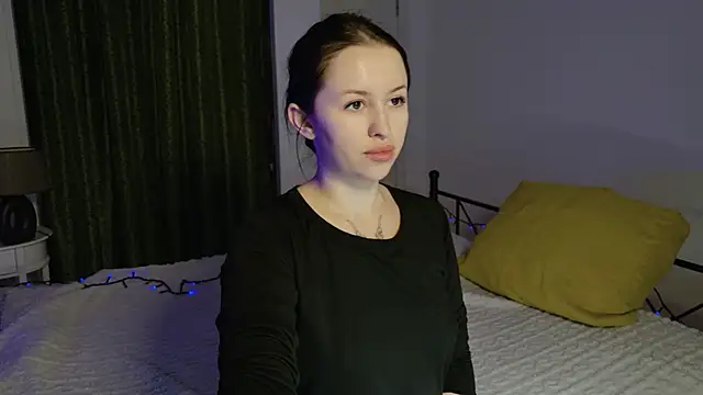 Snapshot of VioletCatt chatting on 02/18/26, 06:44 VioletCatt online show from 02/18/26, 06:44