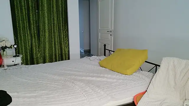 VioletCatt online show from 06/17/26, 05:51