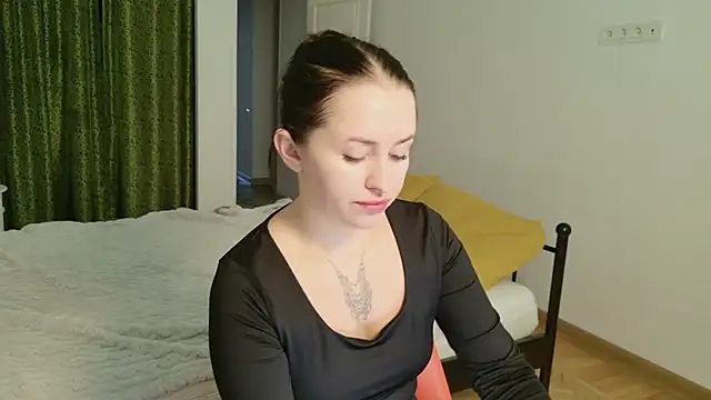 VioletCatt online show from 11/02/25, 06:40