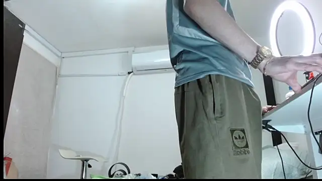 Snapshot of badanyboy chatting on 01/13/26, 05:55 badanyboy online show from 01/13/26, 05:55