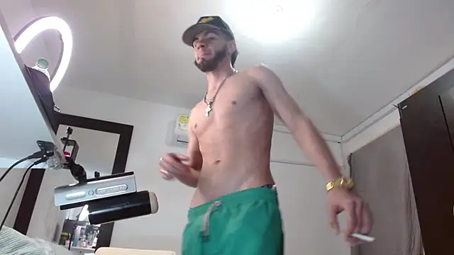 Snapshot of badanyboy chatting on 01/09/26, 06:04 badanyboy online show from 01/09/26, 06:04