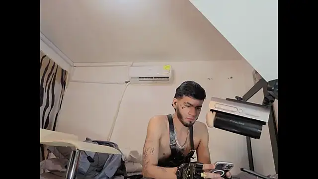 Snapshot of badanyboy chatting on 04/10/26, 10:06 badanyboy online show from 04/10/26, 10:06