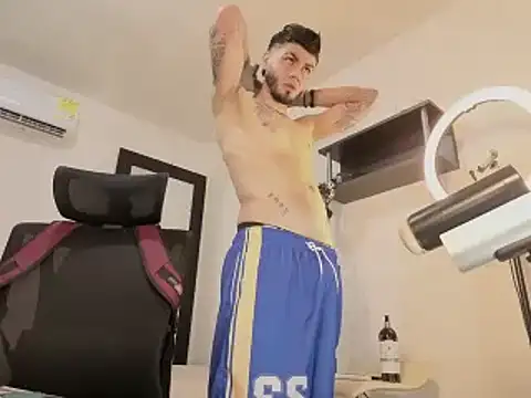 Snapshot of badanyboy chatting on 04/06/26, 06:25 badanyboy online show from 04/06/26, 06:25