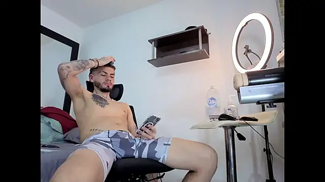 Snapshot of badanyboy chatting on 04/01/26, 01:41 badanyboy online show from 04/01/26, 01:41