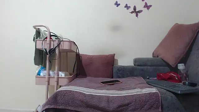 Snapshot of v_violeta chatting on 01/15/26, 06:06 v violeta online show from 01/15/26, 06:06