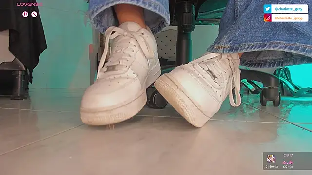 charlotte  grey online show from 10/17/25, 08:32