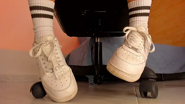 charlotte  grey online show from 11/17/25, 11:47