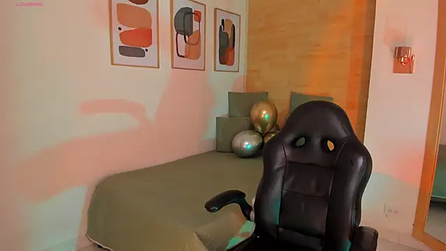 charlotte  grey online show from 12/15/25, 01:39