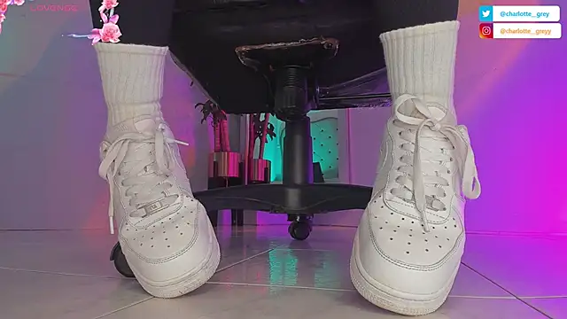 charlotte  grey online show from 09/18/25, 07:50